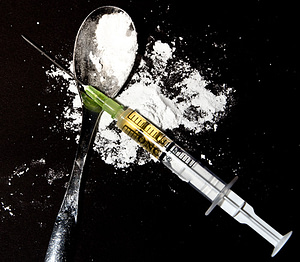 spoon, needle, and powder indicate signs of Heroin Addiction