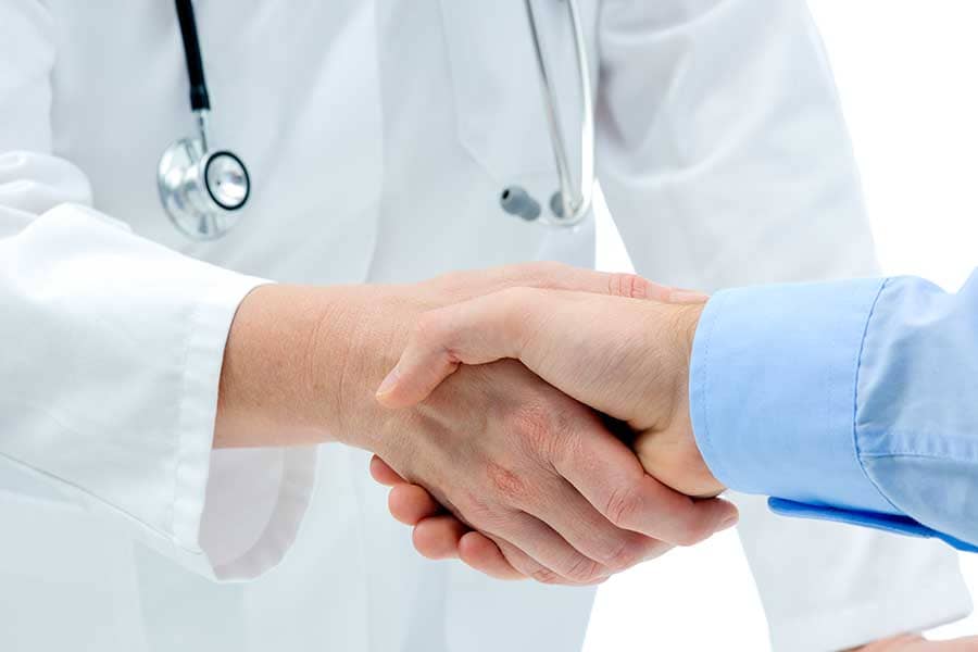 doctor shakes hand with patient at best detox
