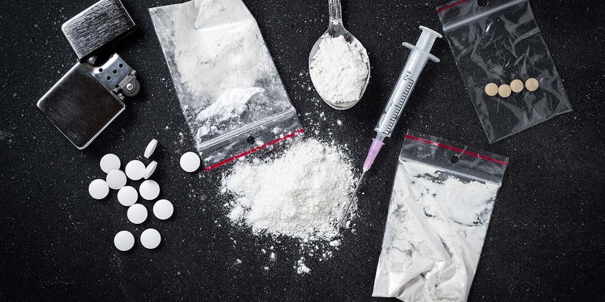 drugs in various forms of pills, powder, syringe displaying the need for drug treatment centers in Jacksonville