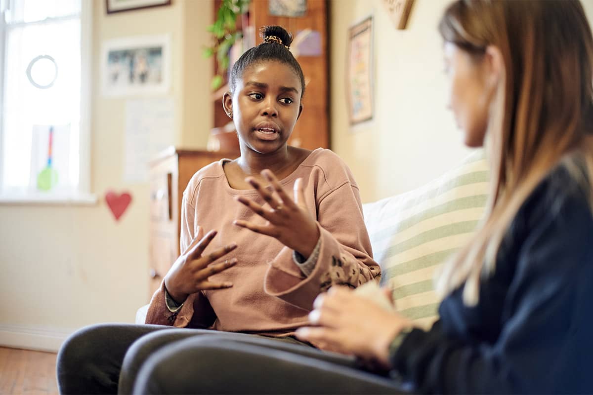 Two people discuss a dual diagnosis treatment facility