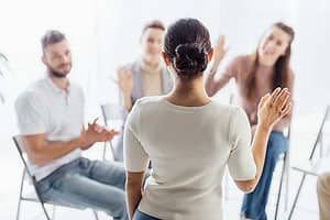 group therapy at an alcohol rehab near kent