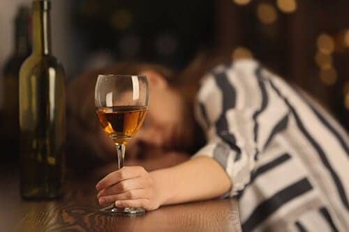 signs and symptoms of alcoholism