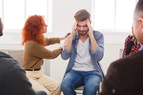 man participates in a drug rehab center in Alabama