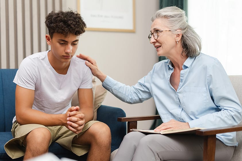 A woman showing how to help a teenager with mental health issues