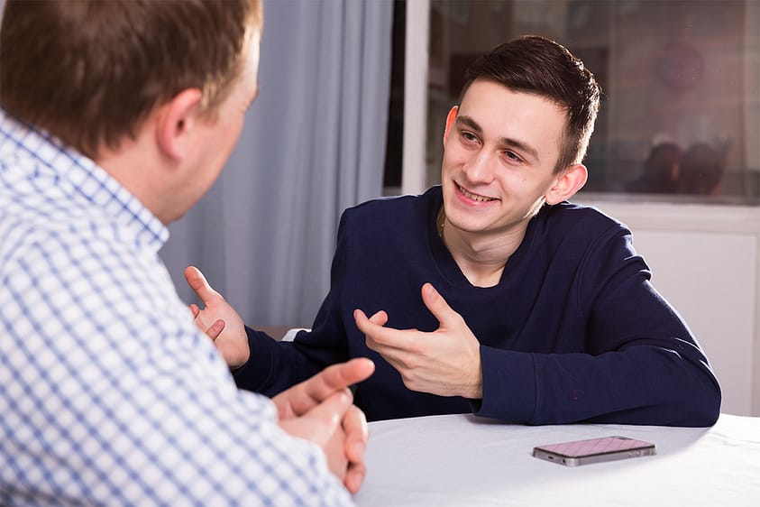 A teen discusses painkiller addiction with a therapist